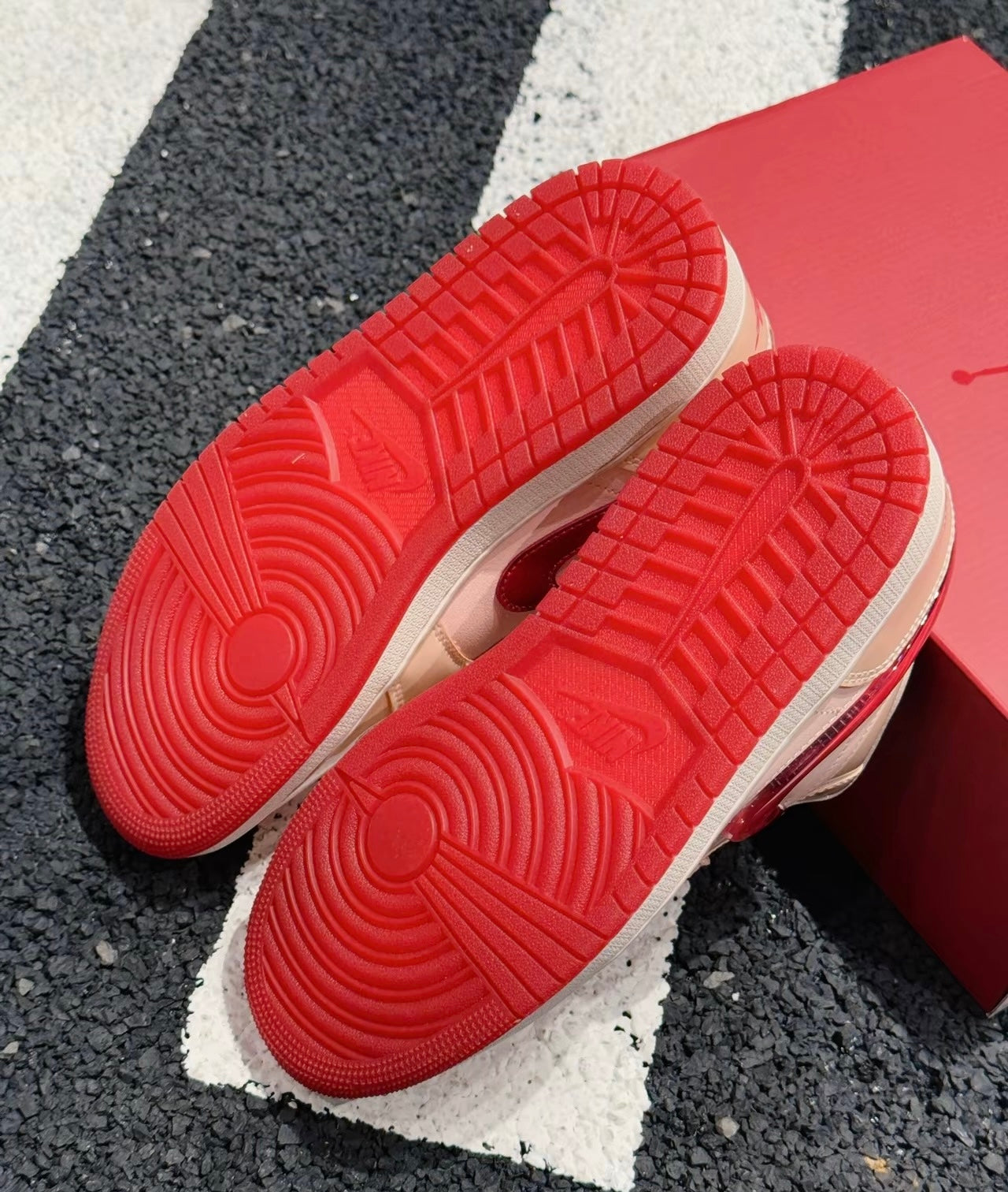 Air Jordan 1 Low 情人節粉紅 (HF3174-600)
