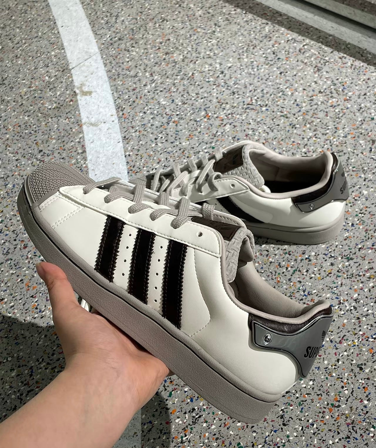 Adidas Originals Superstar 白棕 (JQ6250)