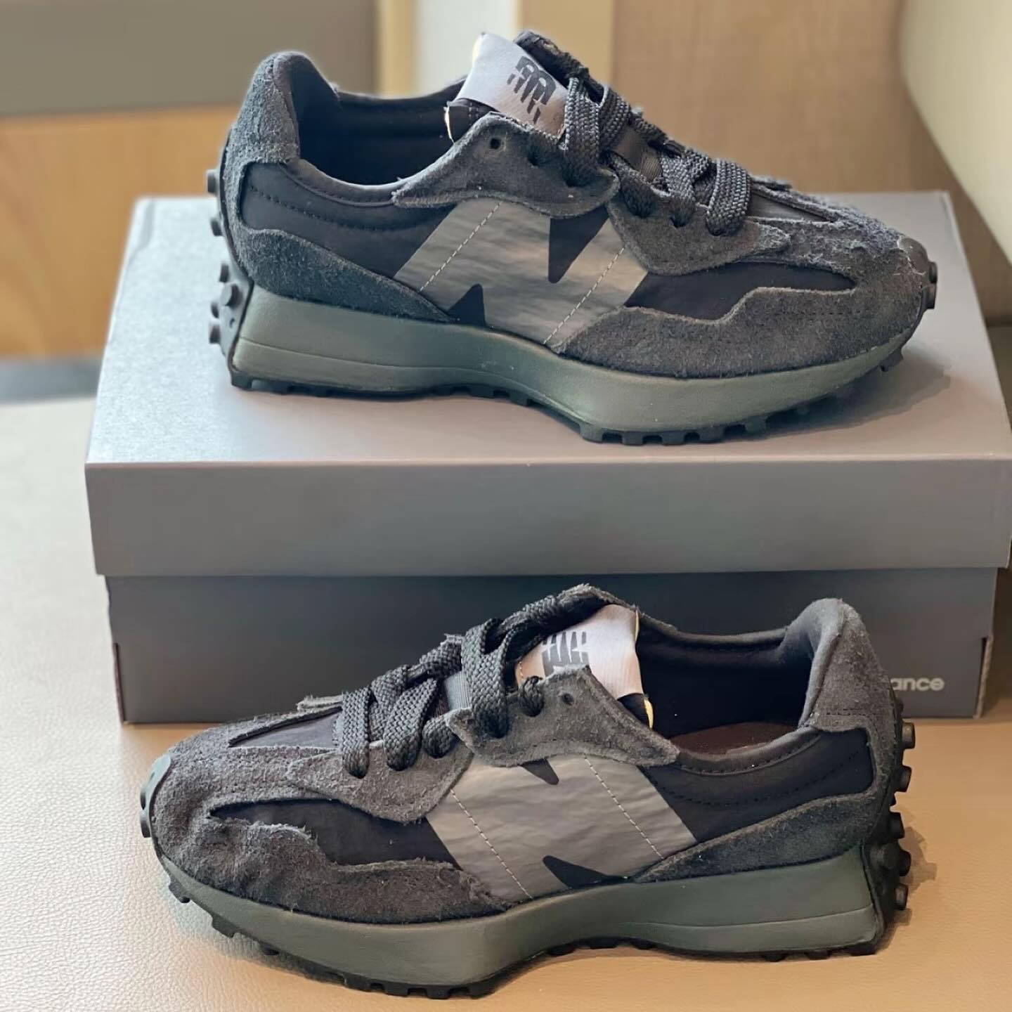 (秋季優惠) New Balance 327 全黑 (U327WCD)