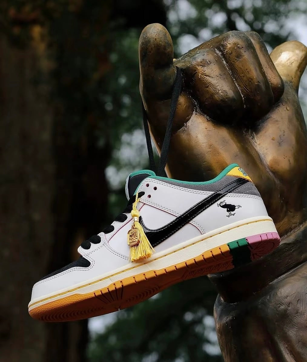 Nike Dunk Low CSEF (HJ4132-100)
