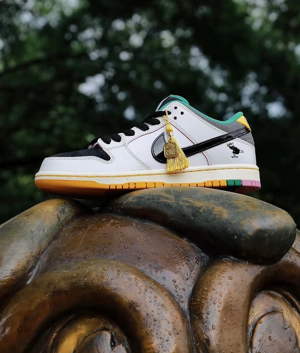 Nike Dunk Low CSEF (HJ4132-100)