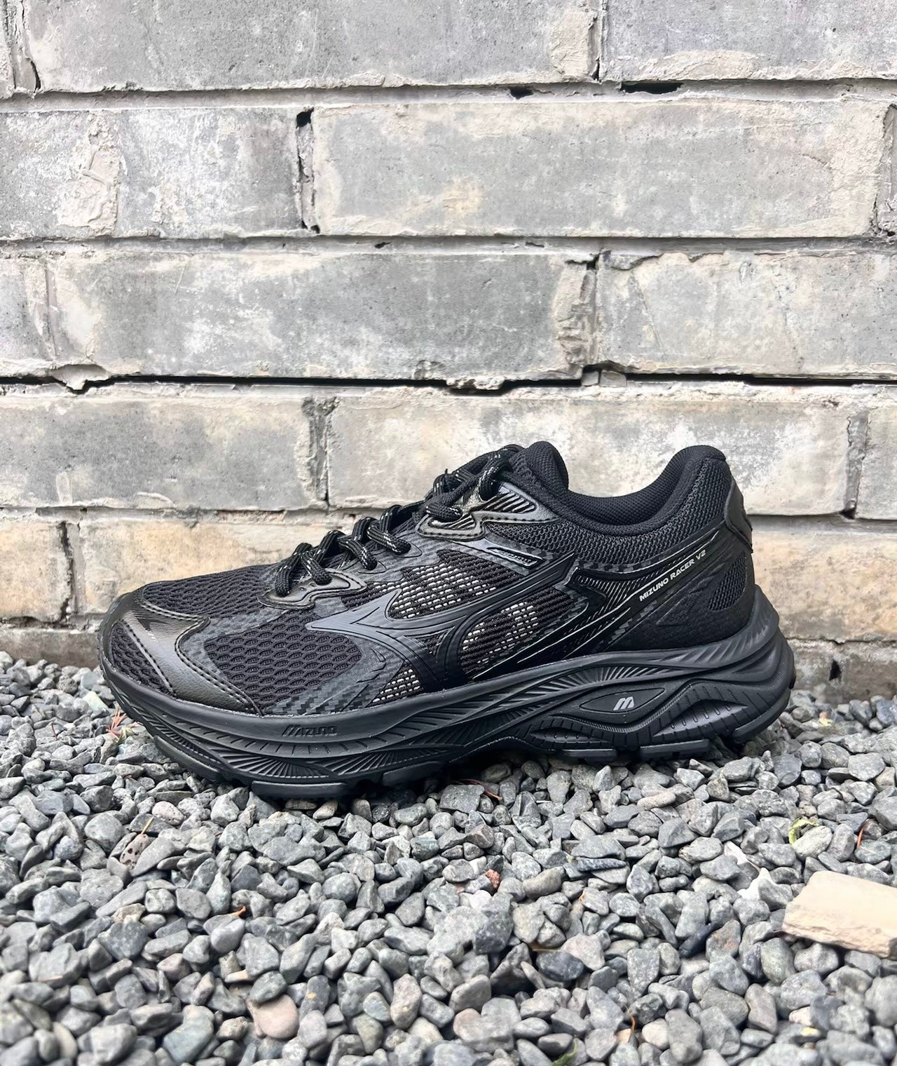 MIZUNO Racer V2 Triple Black (D1GH250604)