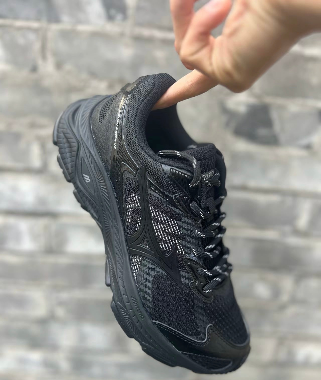 MIZUNO Racer V2 Triple Black (D1GH250604)