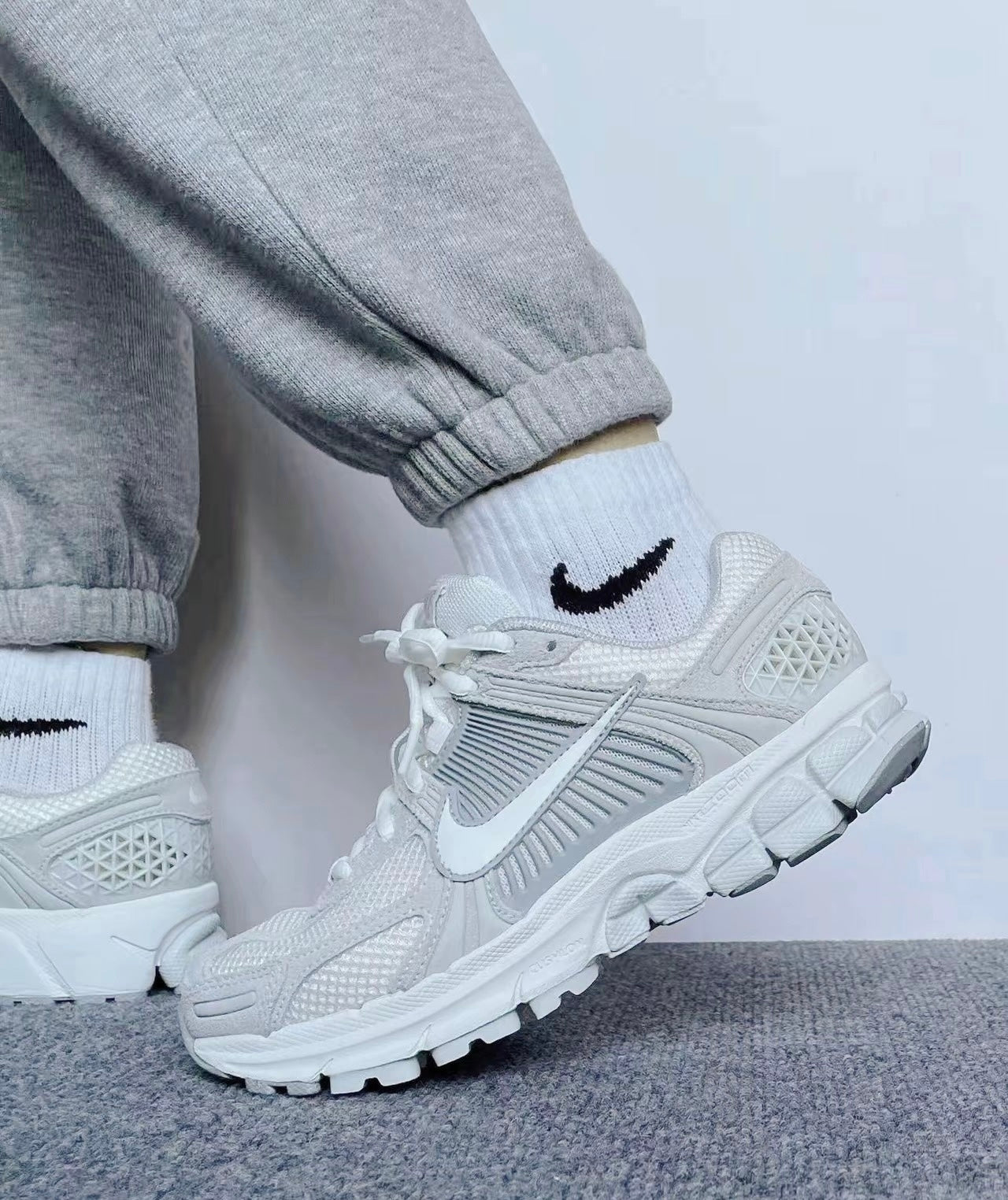 Nike Air Zoom Vomero 5 Pure Platinum 雲朵灰 (HQ0458-001)