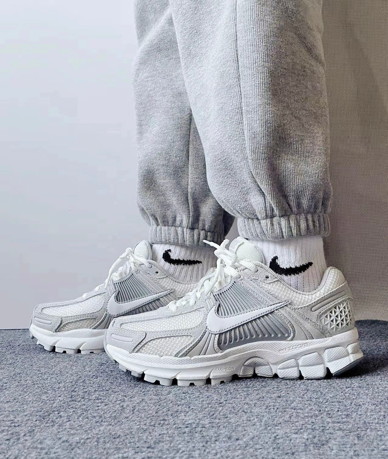 Nike Air Zoom Vomero 5 Pure Platinum 雲朵灰 (HQ0458-001)