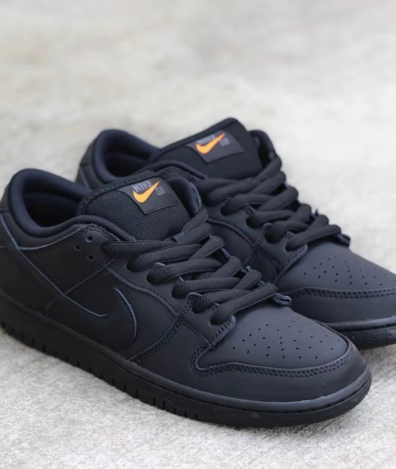 Nike Dunk Low Triple Black 黑魂 (FJ1674-001)