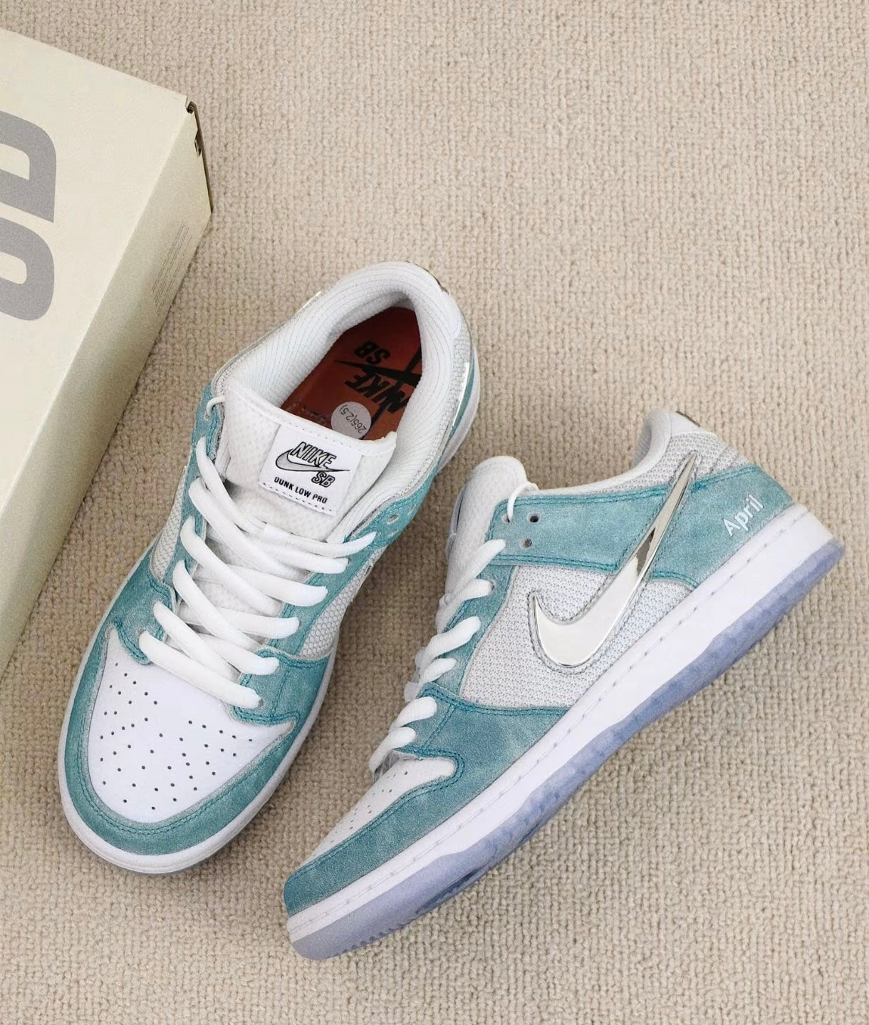 APRIL SKATEBOARDS x Nike SB Dunk Low (FD2562–400)