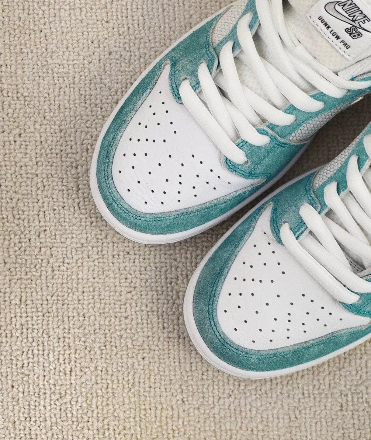 APRIL SKATEBOARDS x Nike SB Dunk Low (FD2562–400)