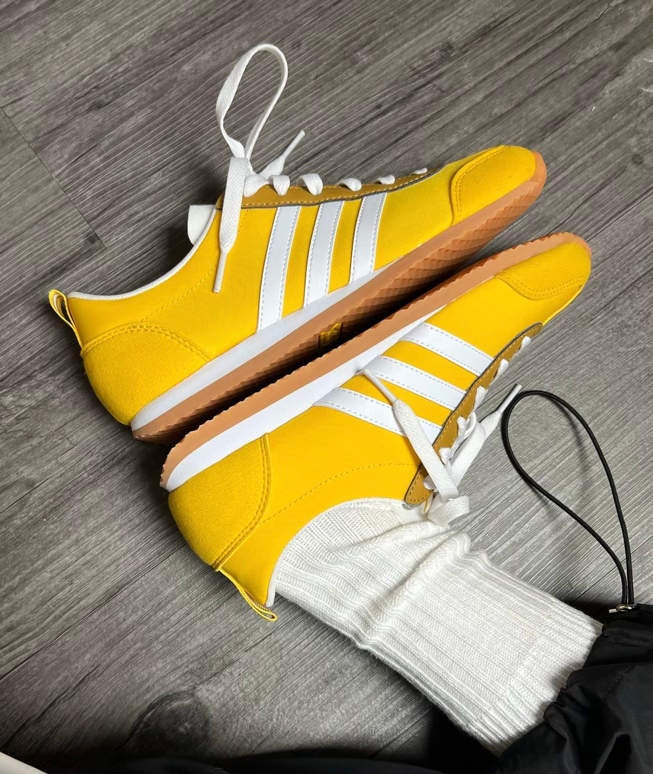 Adidas VS JOG 2.0 黃白 (JP5760)