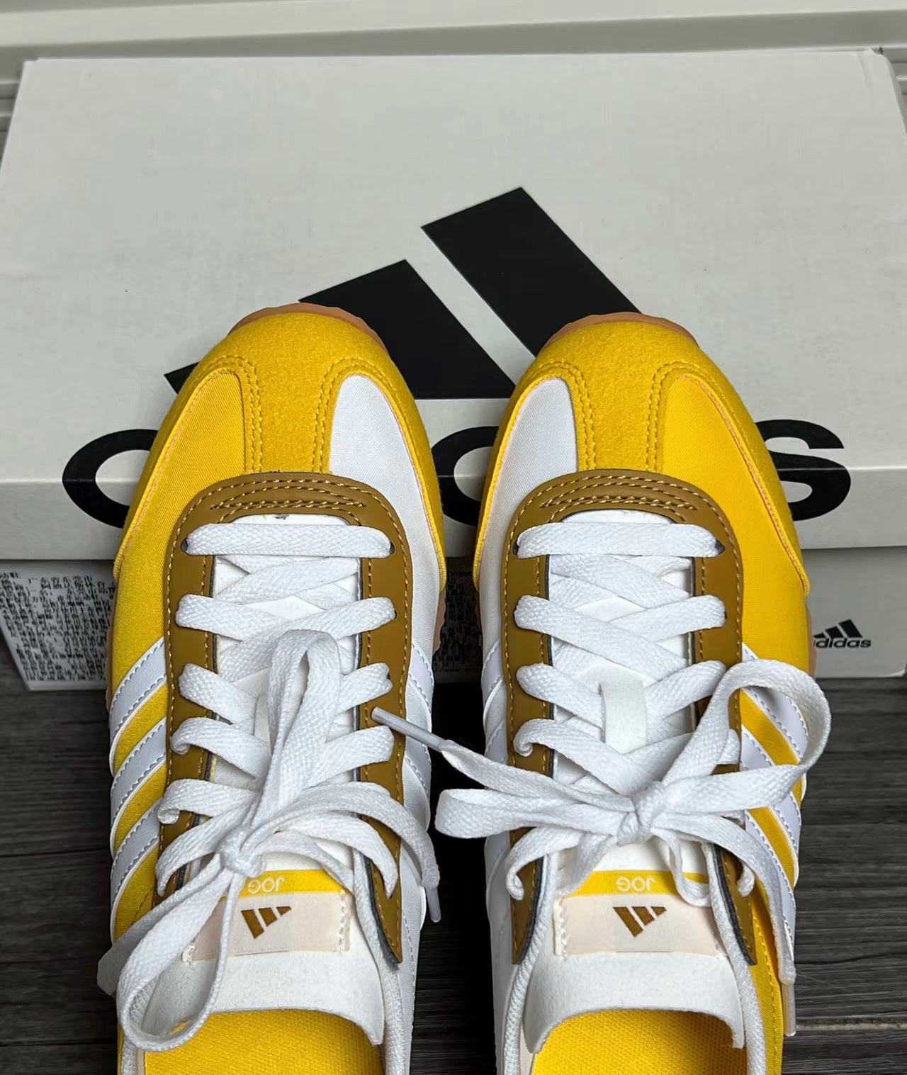 Adidas VS JOG 2.0 黃白 (JP5760)