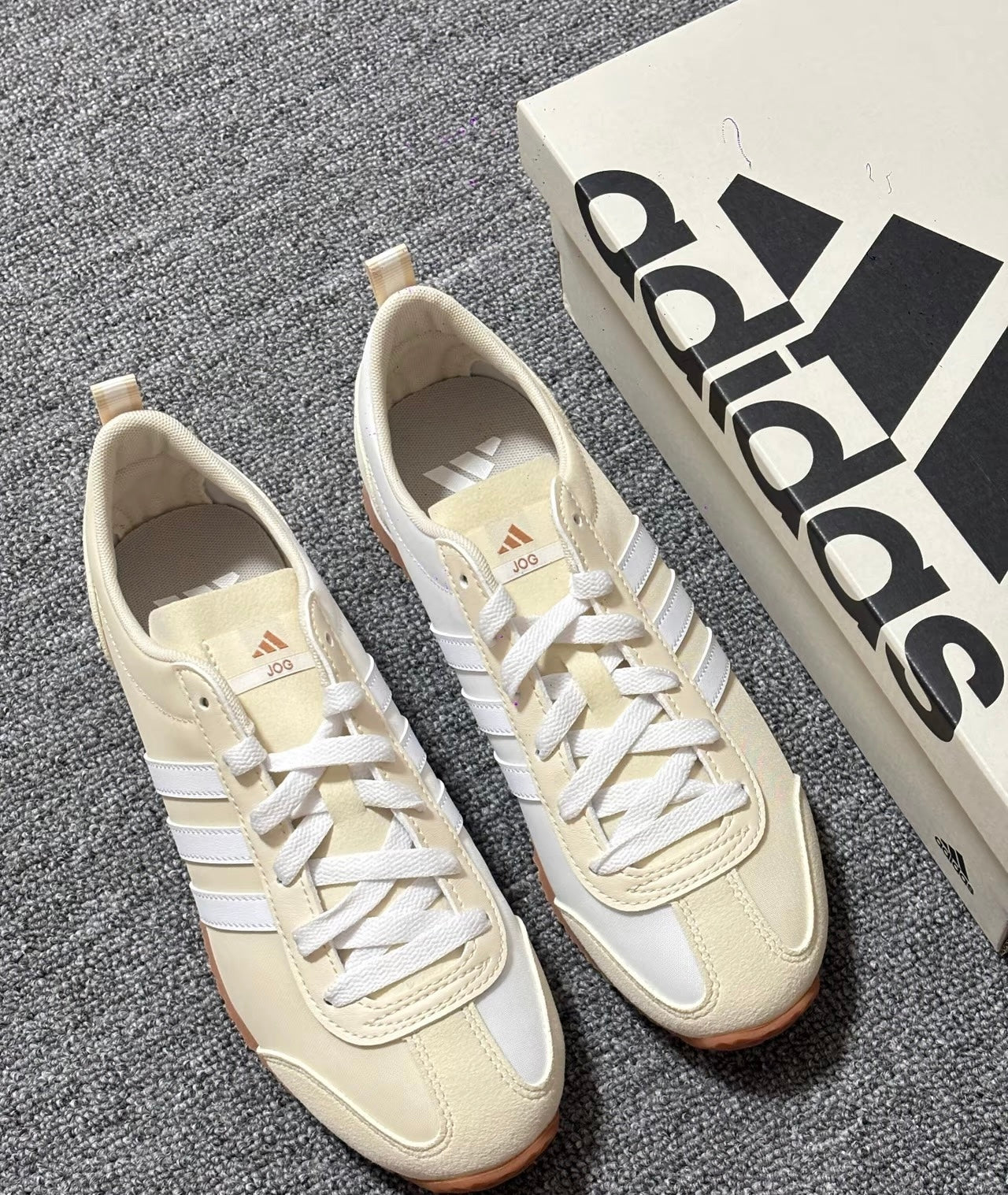 Adidas VS JOG 2.0 米白 (JI2435)