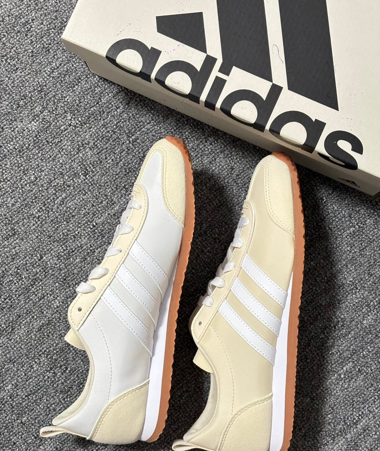 Adidas VS JOG 2.0 米白 (JI2435)