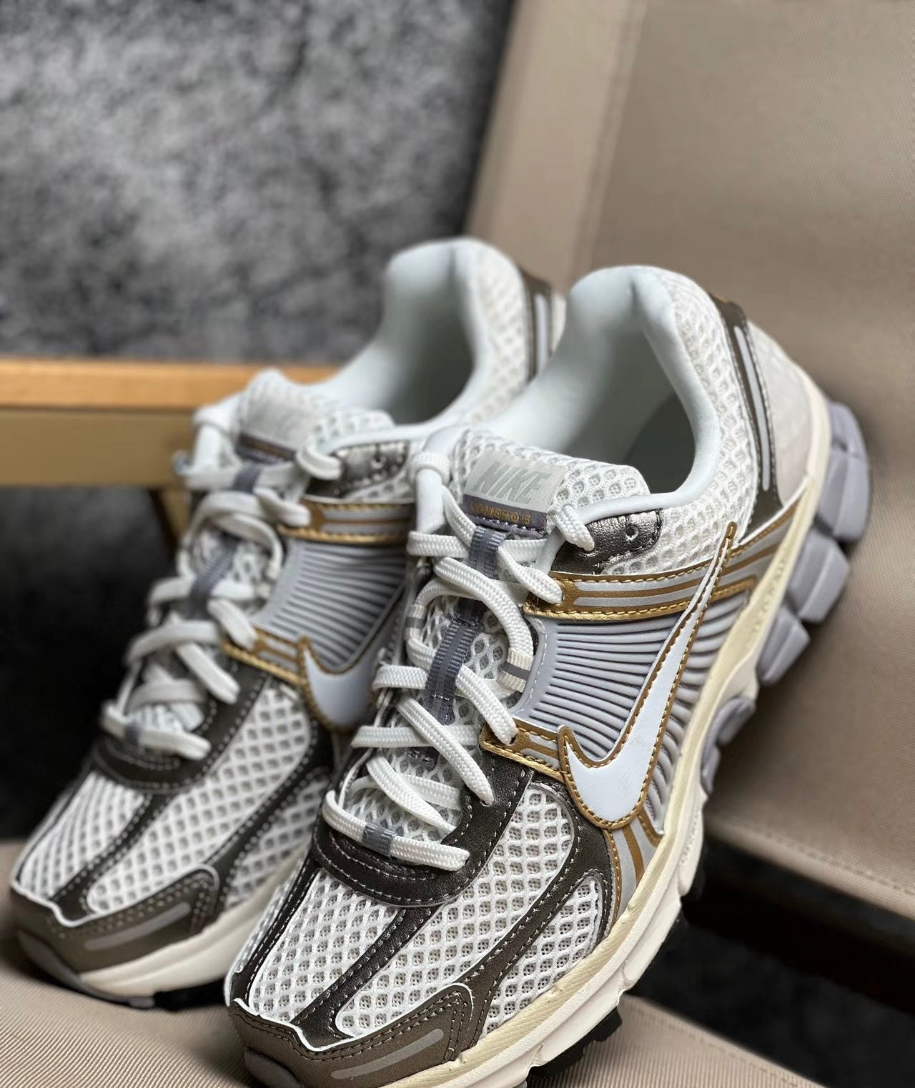 Nike Air Zoom Vomero 5 香檳金 (HJ7247-099)