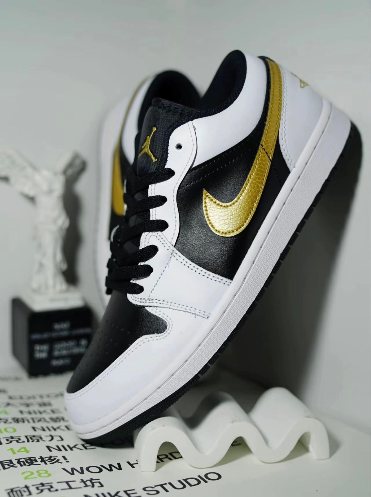 Nike Air Jordan Low 反轉熊貓 鍍金勾 (553558-172)