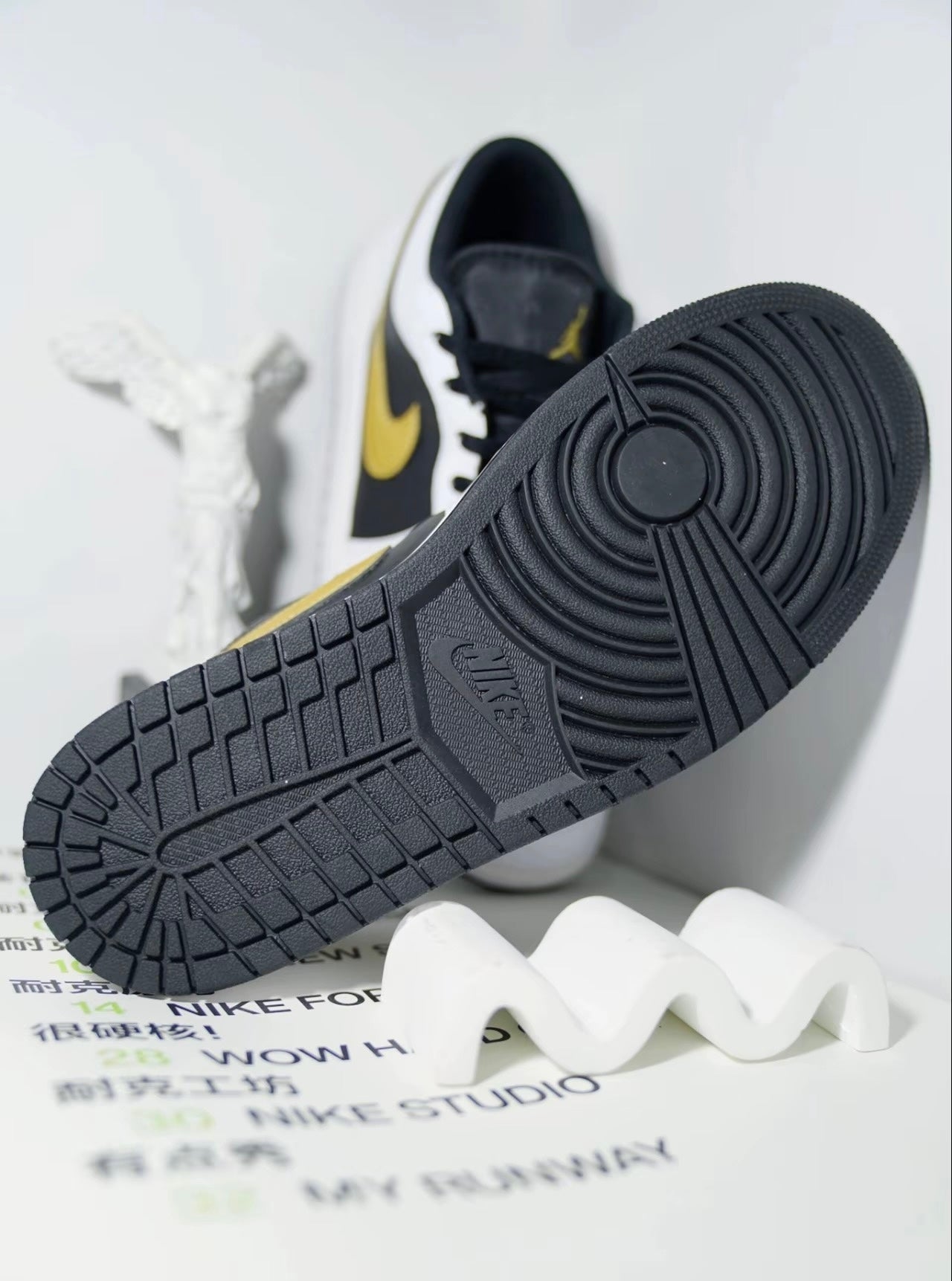 Nike Air Jordan Low 反轉熊貓 鍍金勾 (553558-172)