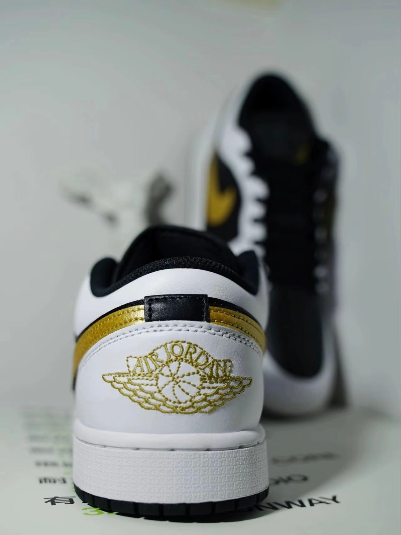 Nike Air Jordan Low 反轉熊貓 鍍金勾 (553558-172)