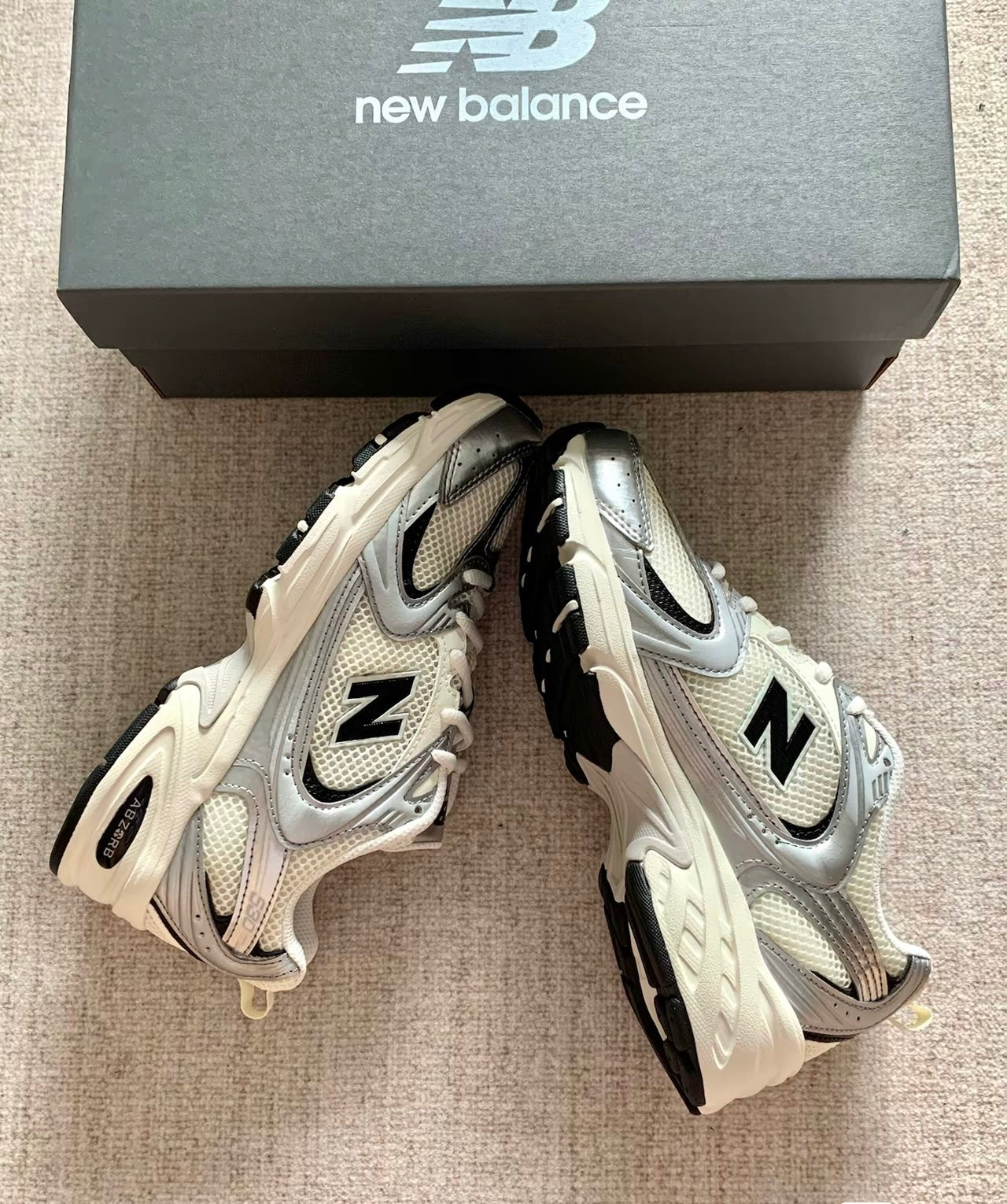 NEW BALANCE 530銀黑 (MR530GMT)