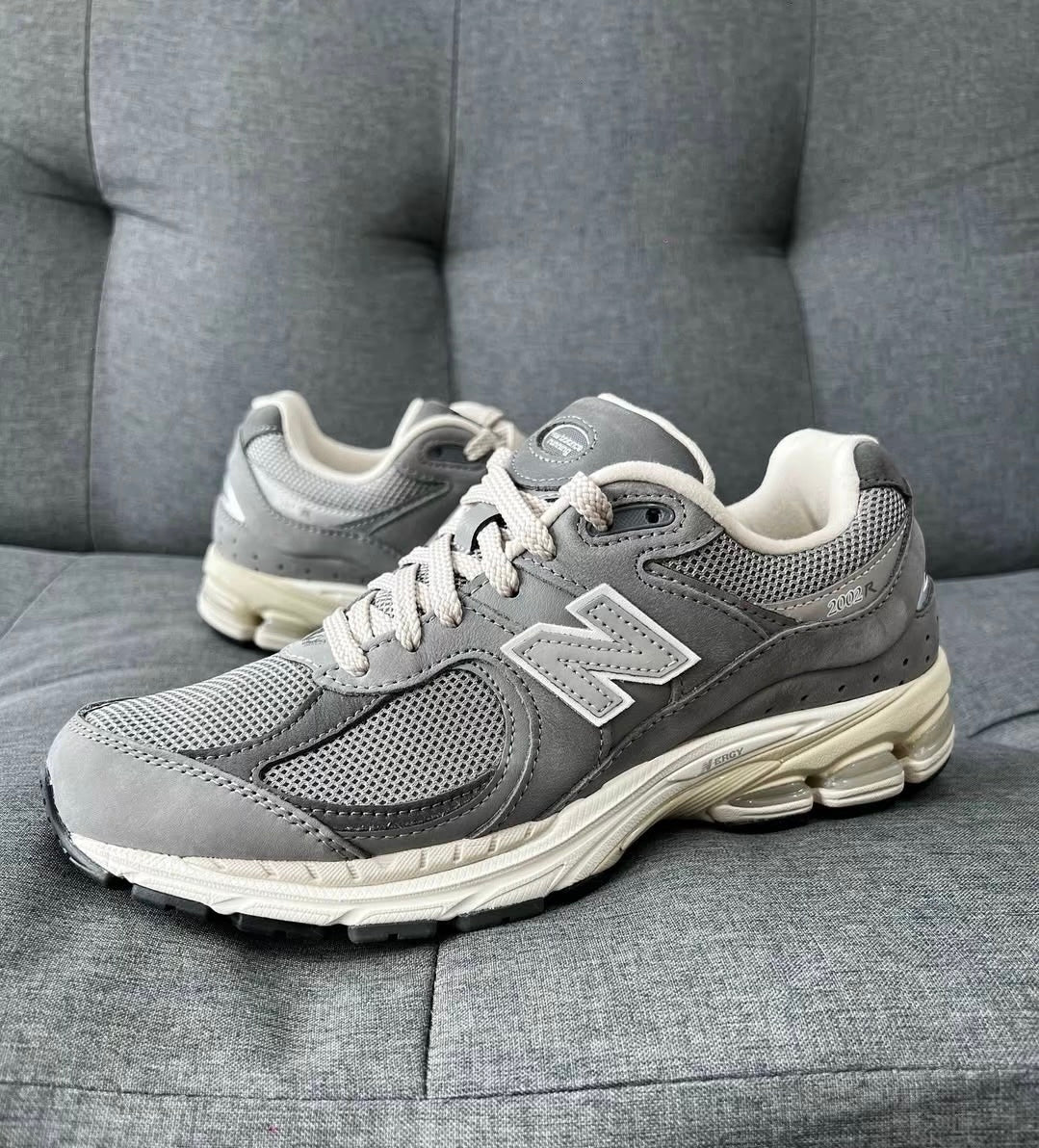 New Balance 2002R 灰白 (M2002RNM)