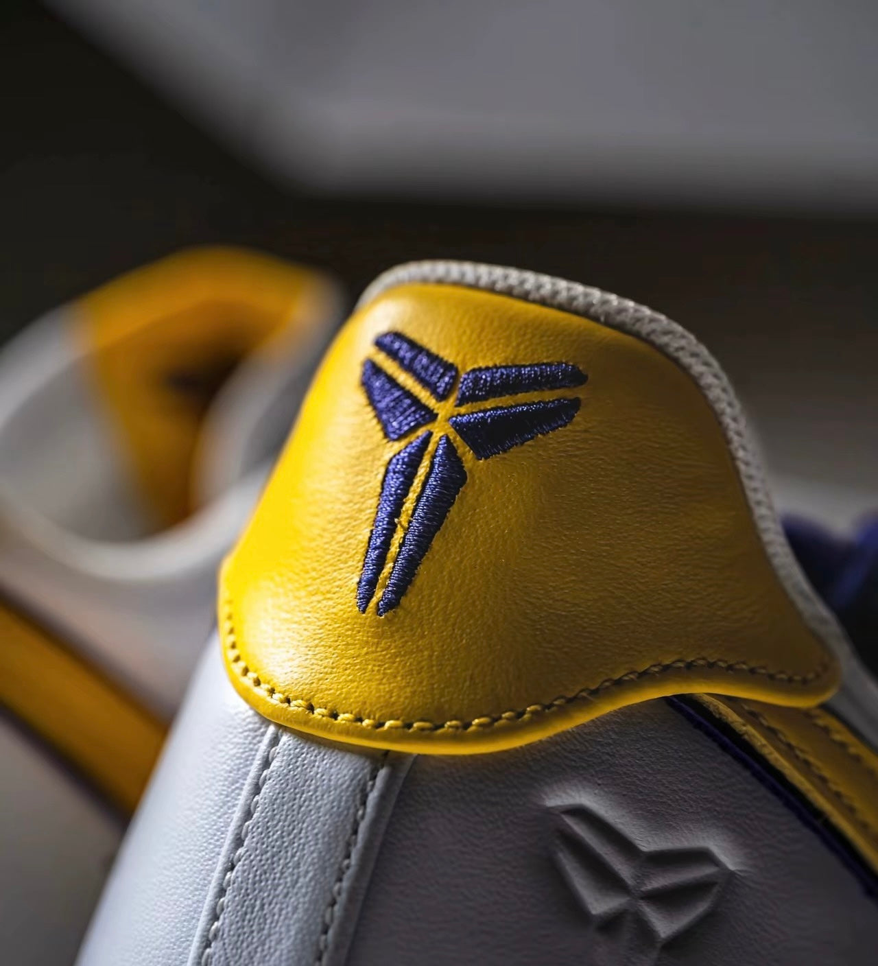 Kobe Bryant x Nike Air Force 1 Low Home 白黃主場 (FZ1151-100)