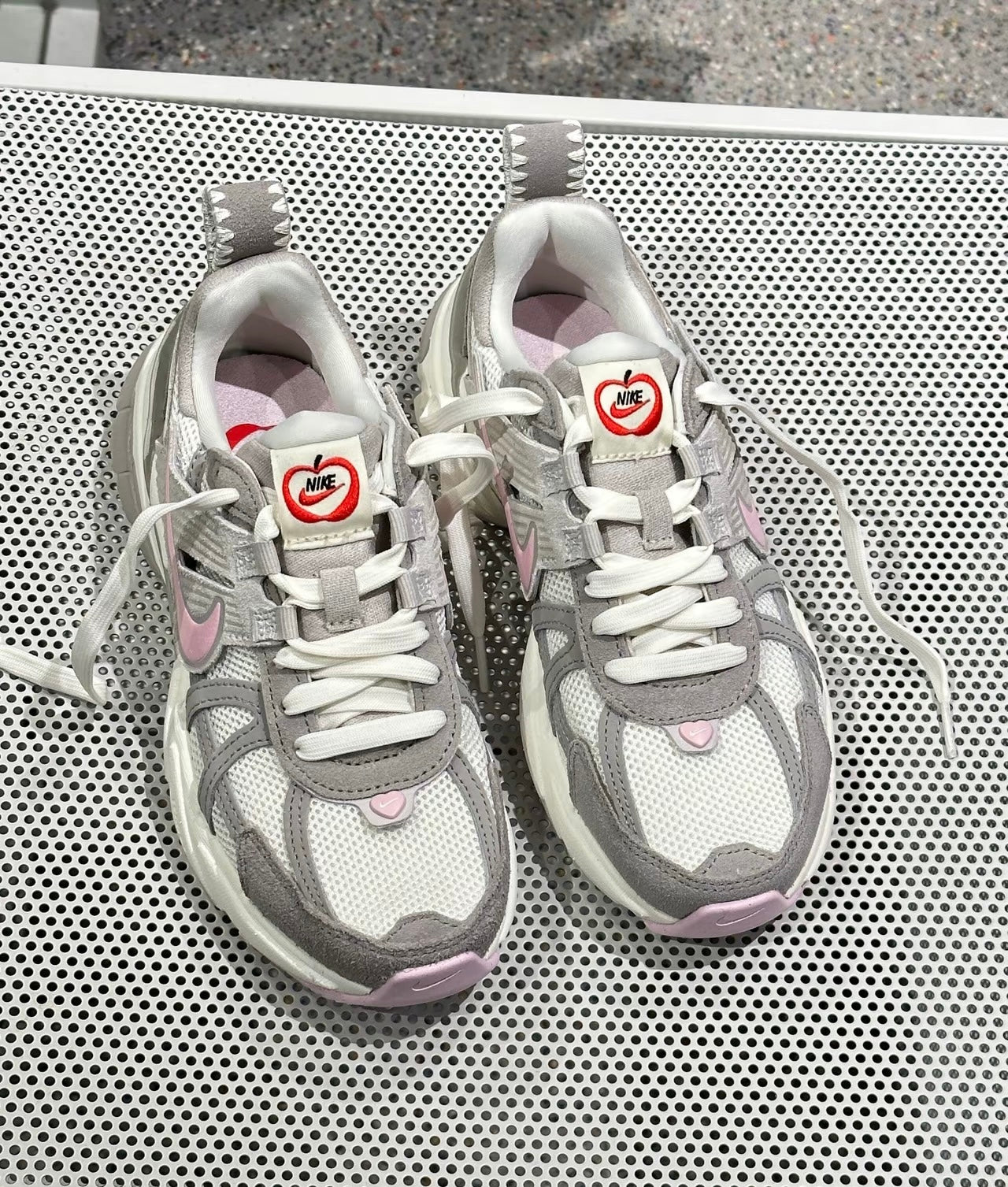 Nike V2K Run Valentine’s Day (HV5997-161)