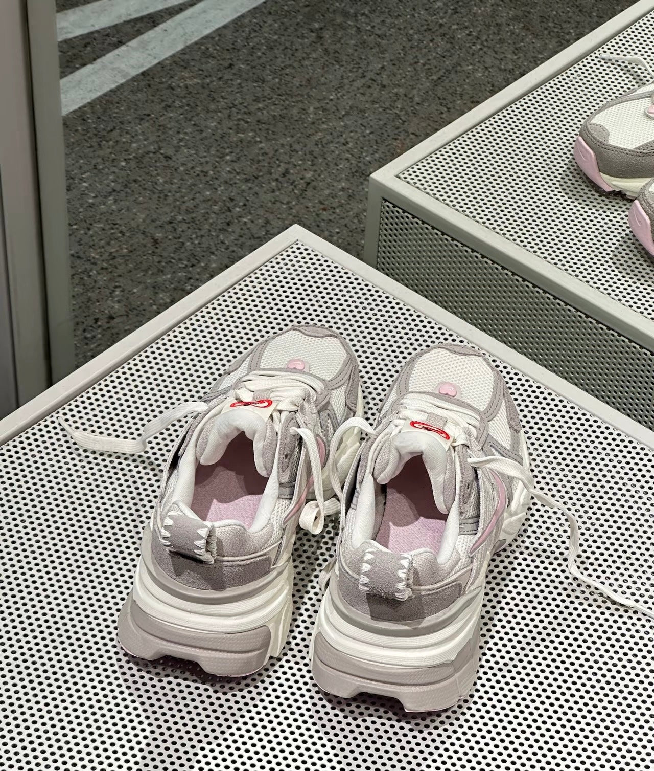 Nike V2K Run Valentine’s Day (HV5997-161)
