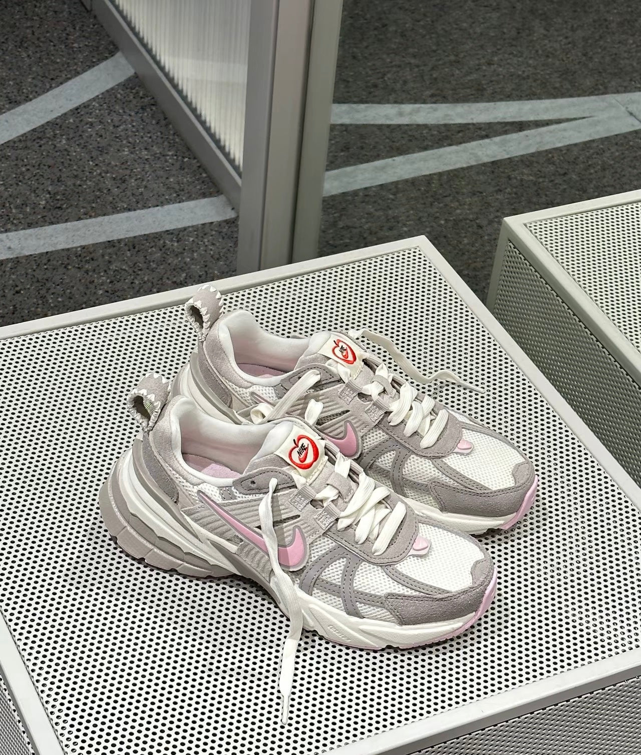 Nike V2K Run Valentine’s Day (HV5997-161)
