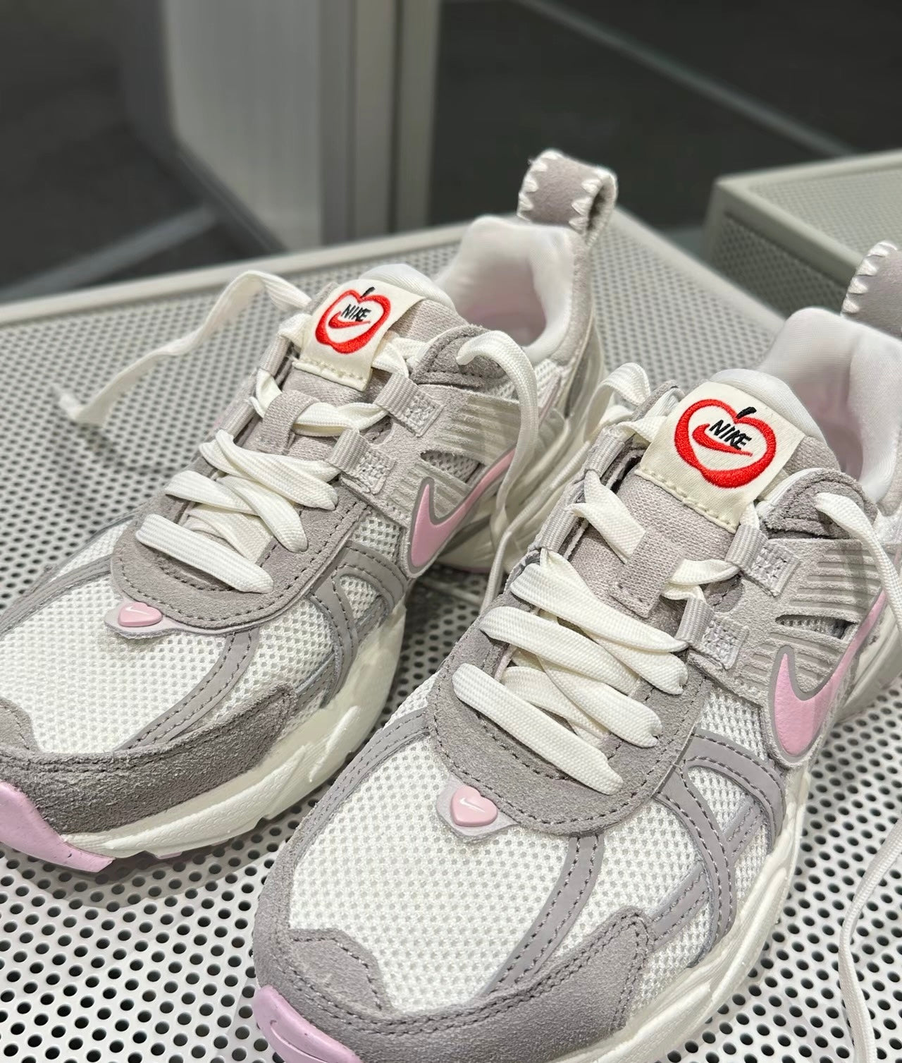 Nike V2K Run Valentine’s Day (HV5997-161)