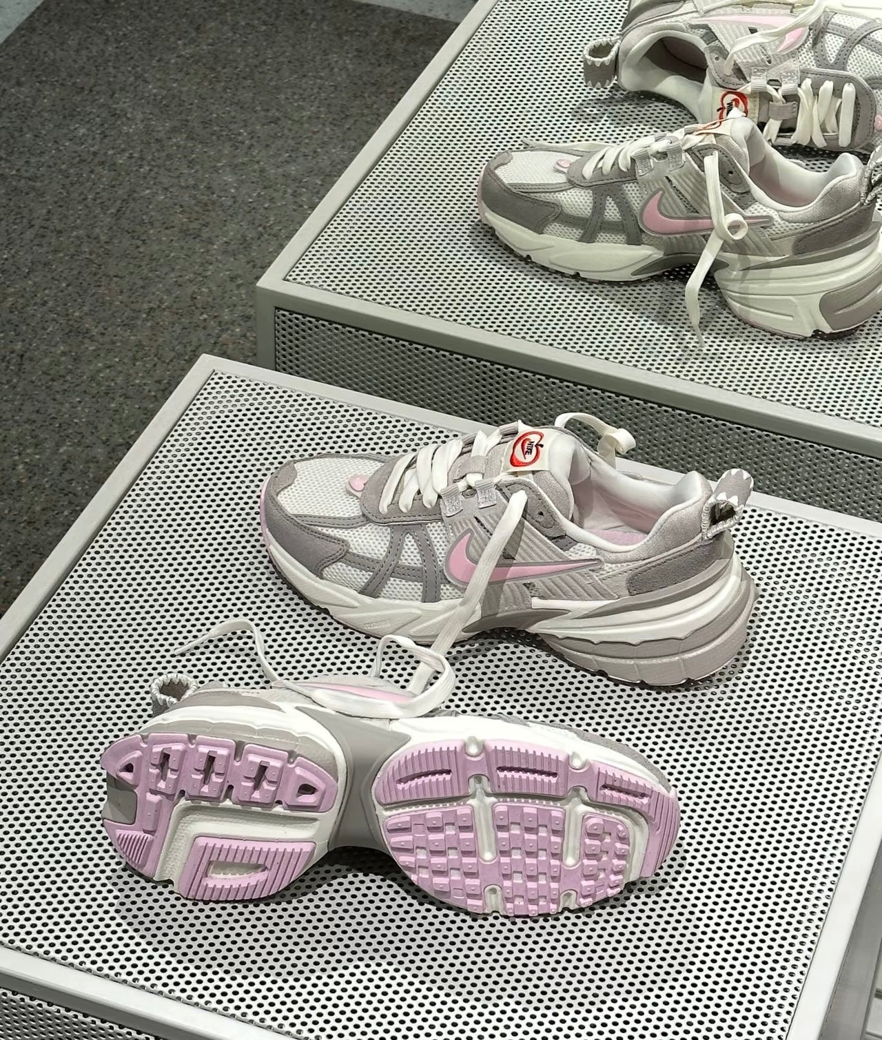 Nike V2K Run Valentine’s Day (HV5997-161)