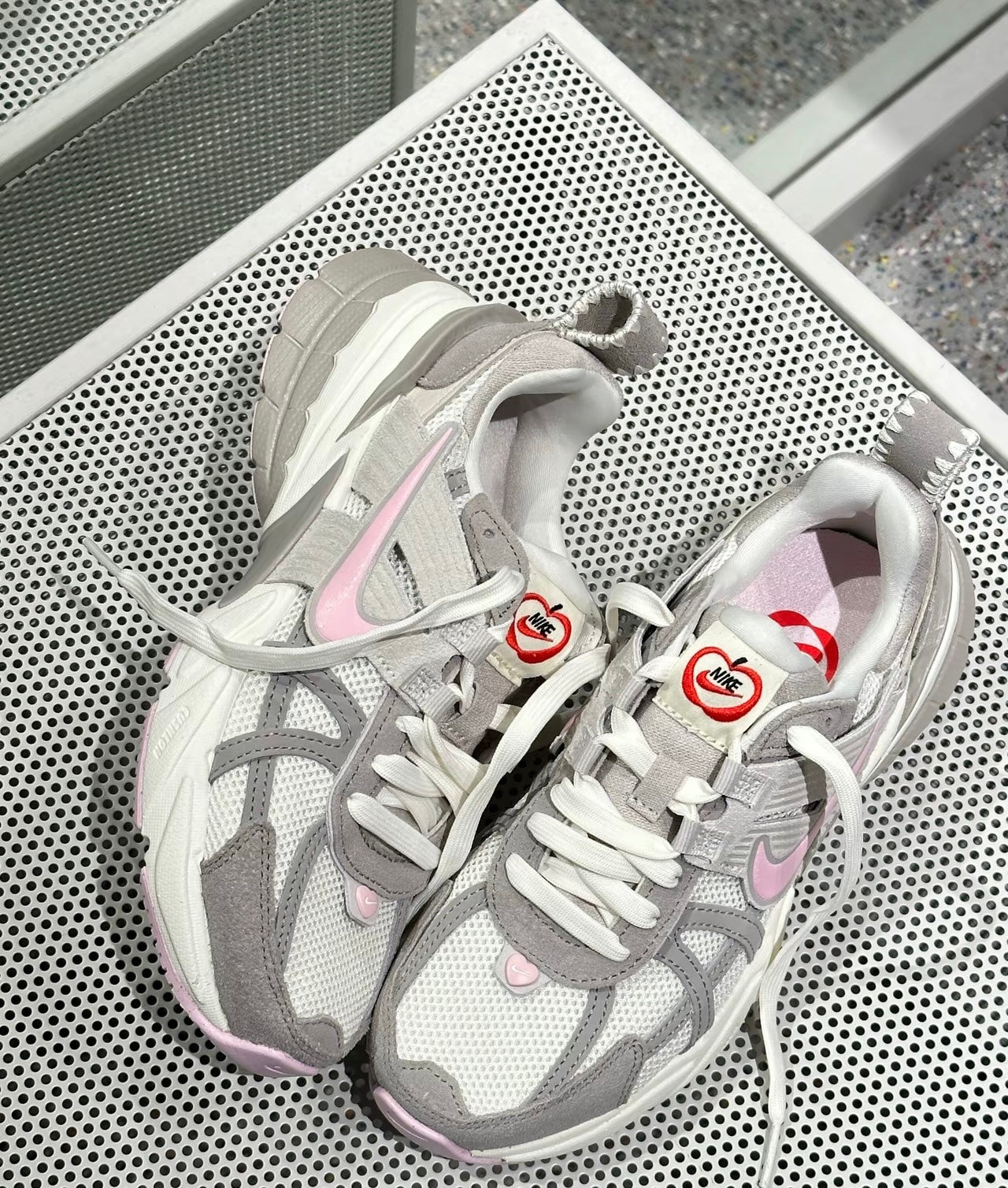 Nike V2K Run Valentine’s Day (HV5997-161)