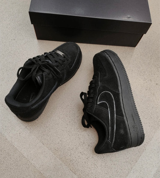 Nike Air Force 1 Low Black Cat 麂皮全黑 (HQ1966-002)