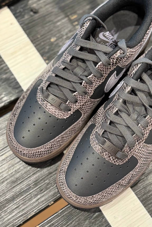 Nike Air Force 黑蛇紋 (HF2898-001)