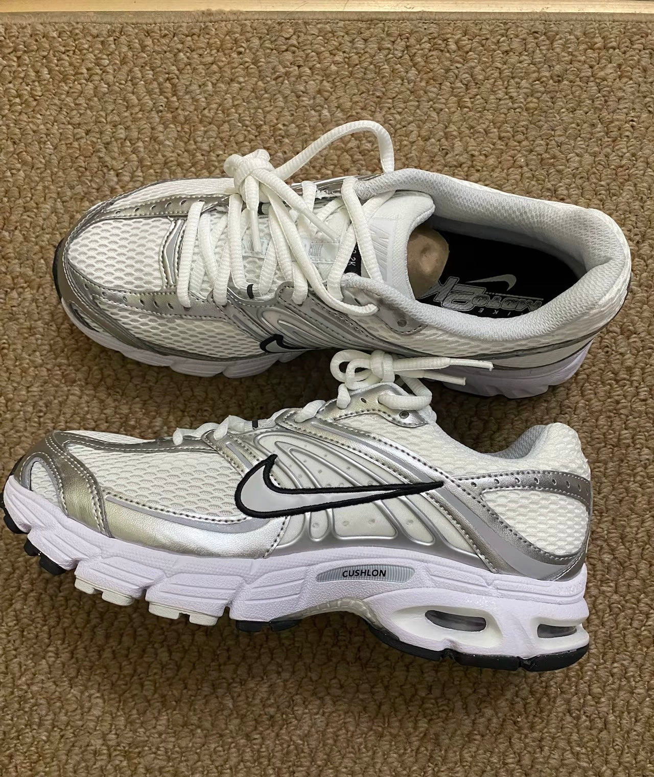 Nike Air Max Moto 2K 白色 (HQ2056-103)
