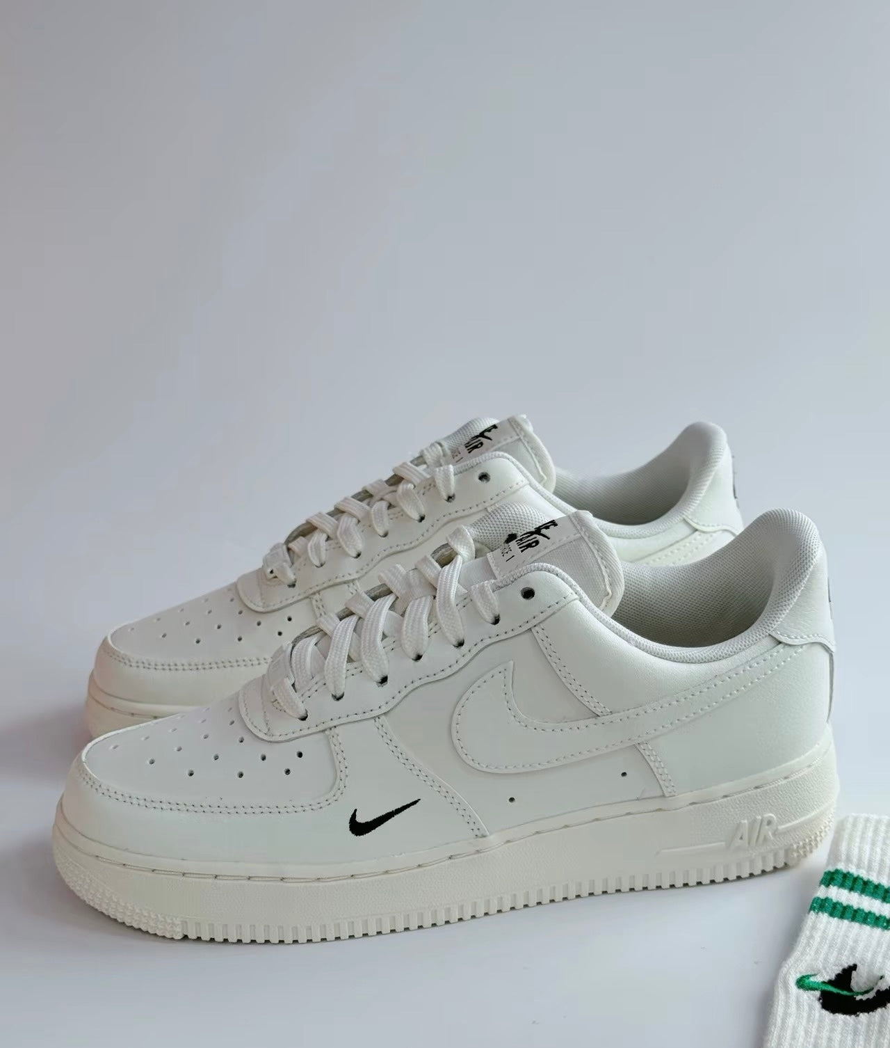 Nike Air Force 1 ESS TRK3 小黑勾 (HF1058-133)