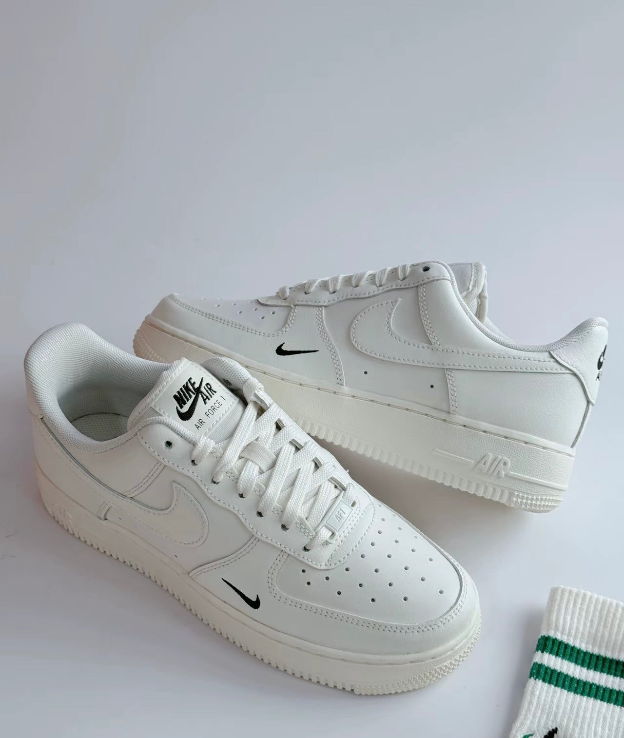 Nike Air Force 1 ESS TRK3 小黑勾 (HF1058-133)