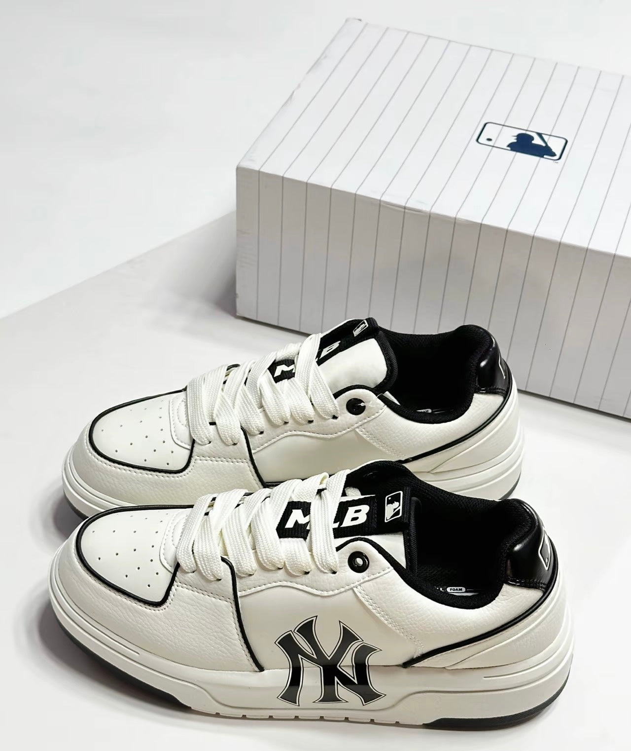 MLB Chunky Liner PU 黑白 (3ASXCA12N-50WHS)