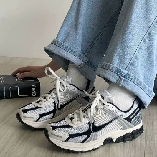 NIKE ZOOM VOMERO 5 White Black Silver 黑白銀 (HQ1182-001)