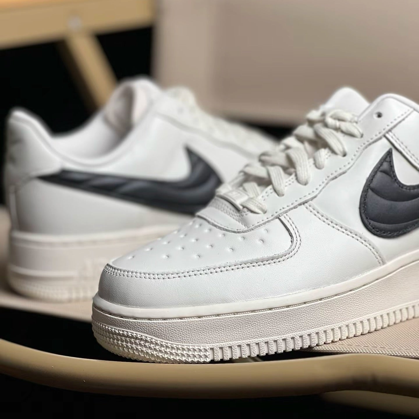 NIKE AIR FORCE 1 ”QUILTED SWOOSH“ (FV1182-001)