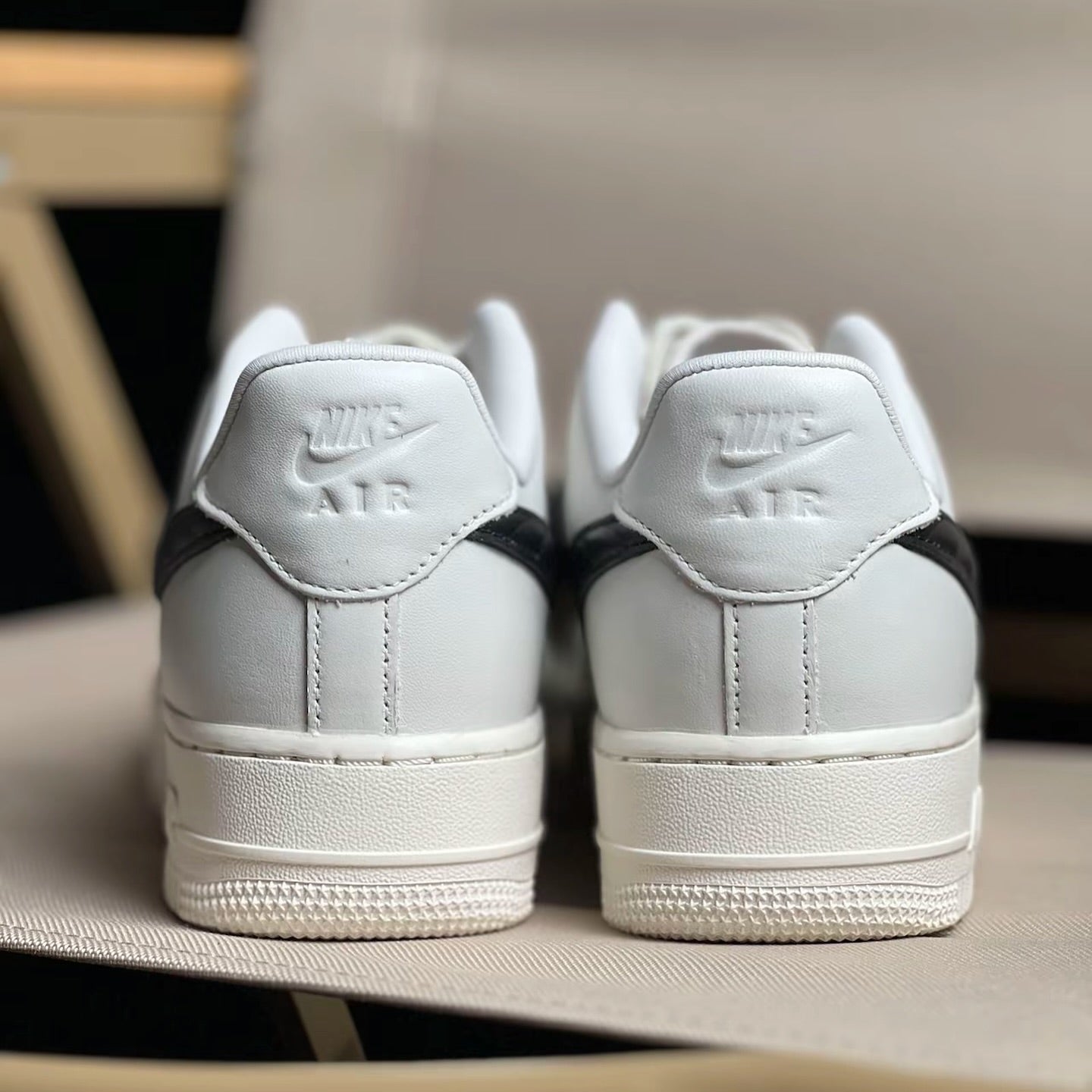 NIKE AIR FORCE 1 ”QUILTED SWOOSH“ (FV1182-001)