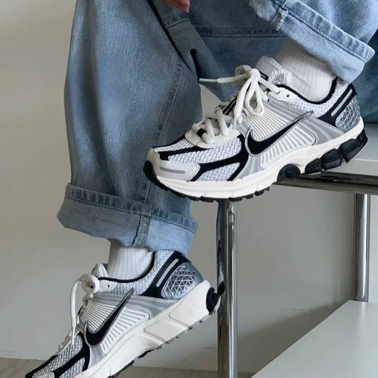 NIKE ZOOM VOMERO 5 White Black Silver 黑白銀 (HQ1182-001)