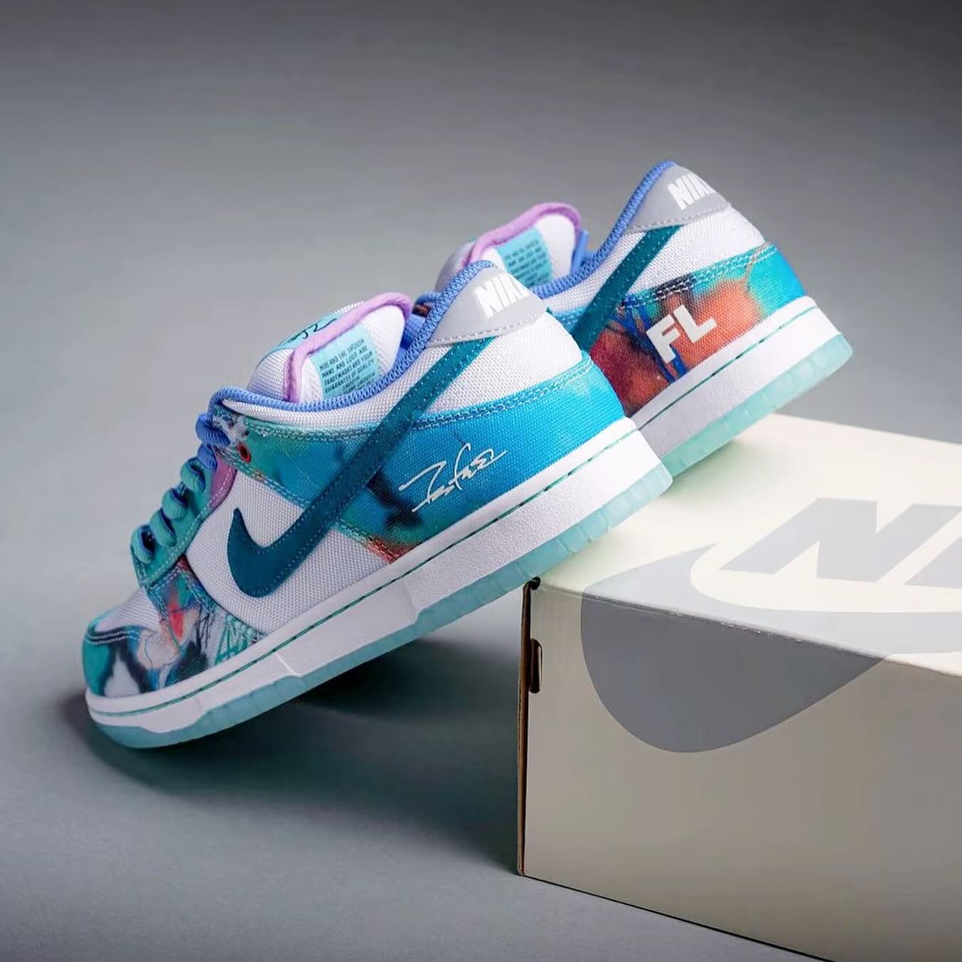 Futura x Nike SB Dunk Low Bleached Aqua (HF6061-400)