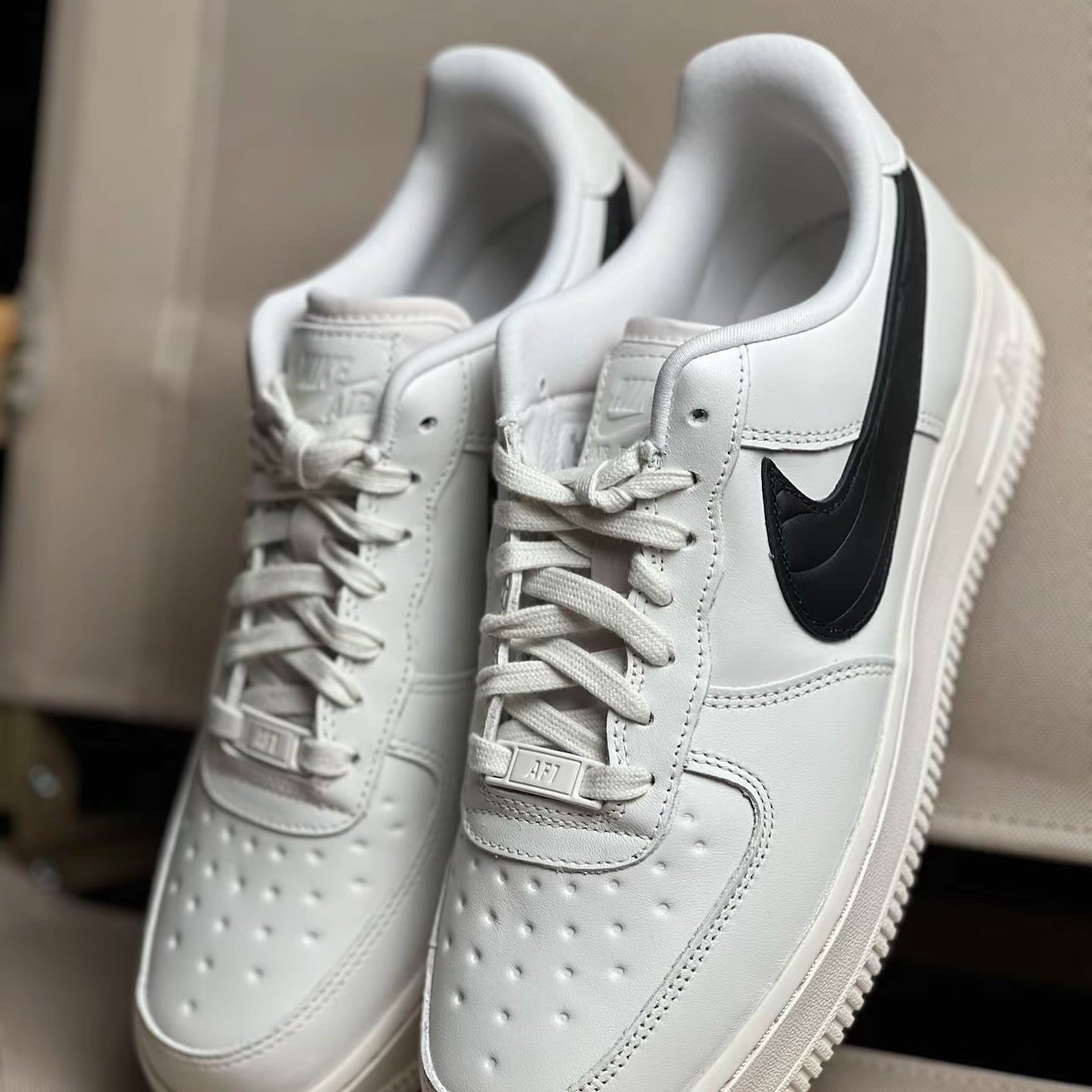 NIKE AIR FORCE 1 ”QUILTED SWOOSH“ (FV1182-001)