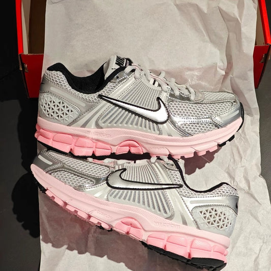 NIKE ZOOM VOMERO 5 銀粉 (HF1877-001)