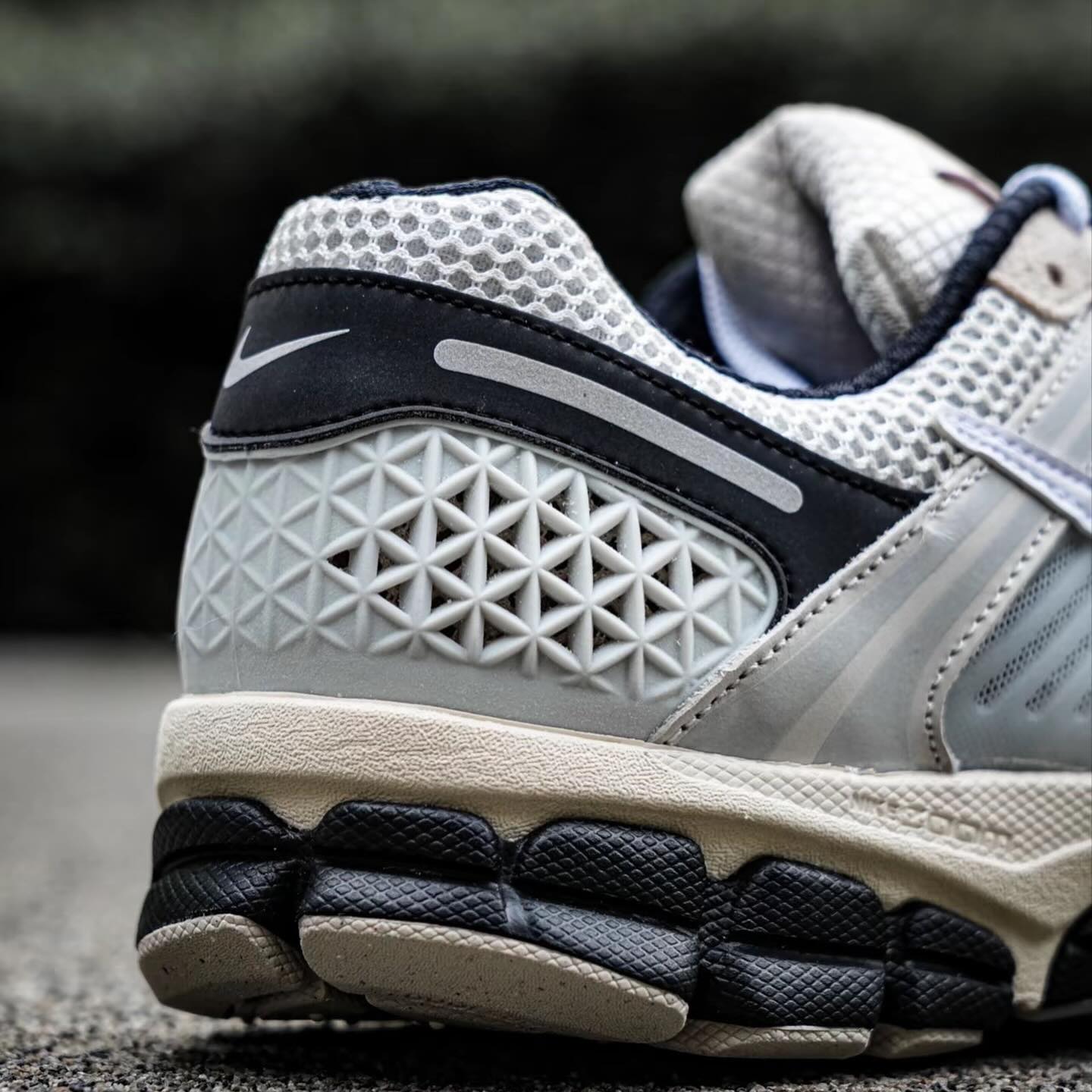 NIKE Zoom Vomero 5 White Black (FN7649-110)