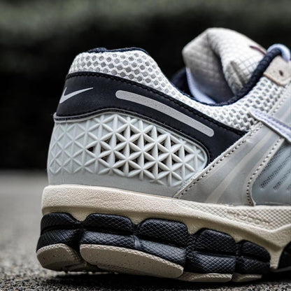 NIKE Zoom Vomero 5 White Black (FN7649-110)