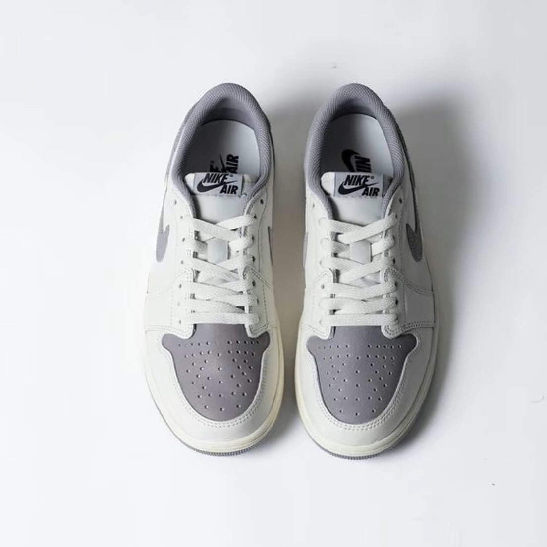 AJ1 LOW “ Atmosphere Grey “ (CZ0790-101)