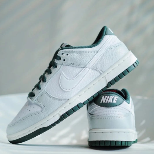 Nike DUNK LOW PHOTON DUST VINTAGE GREEN🍀 (HF2874-001)