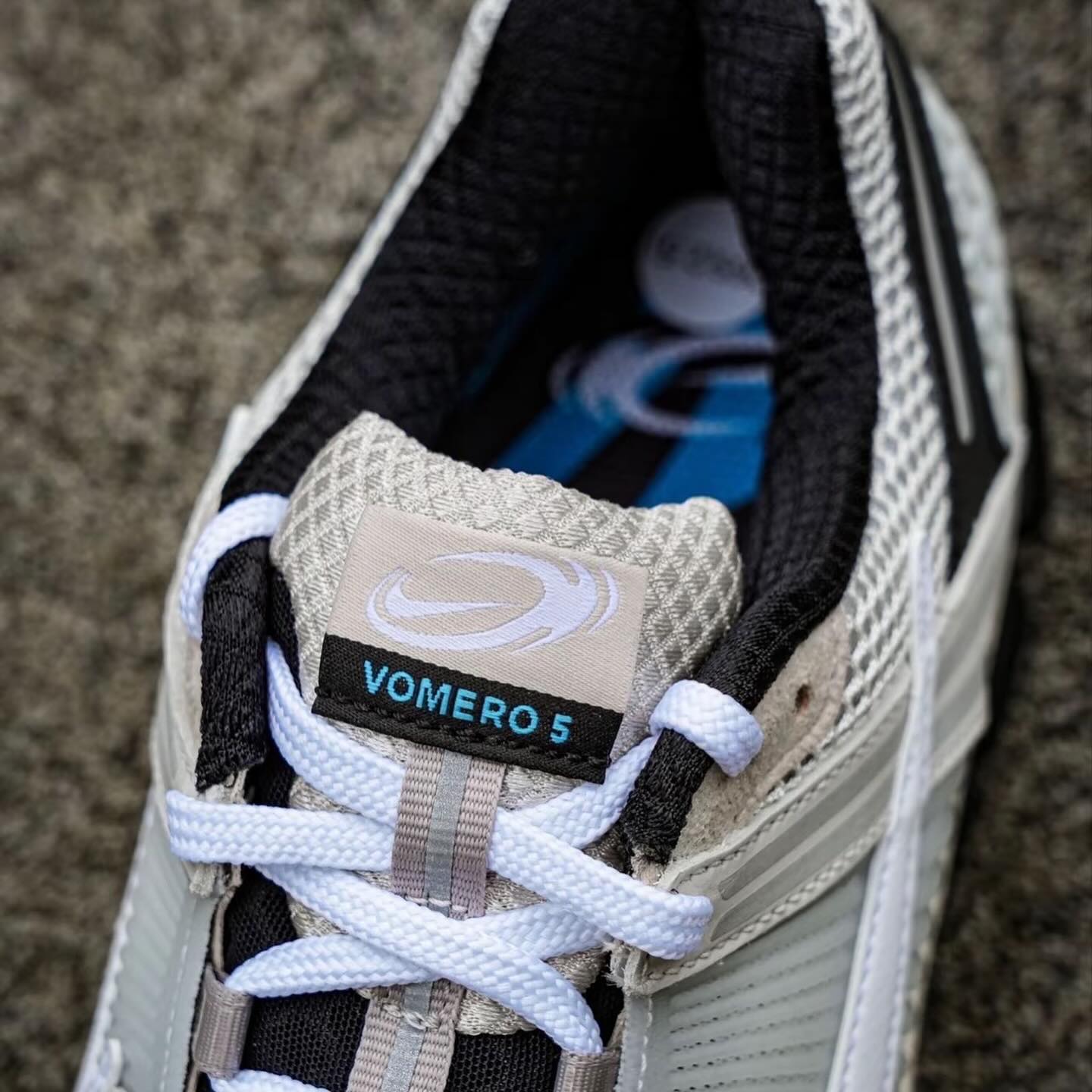 NIKE Zoom Vomero 5 White Black (FN7649-110)