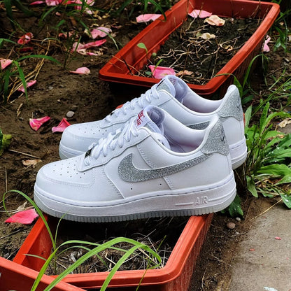 NIKE AIR FORCE 1 ”GREY BLING“ (HQ3461-191)