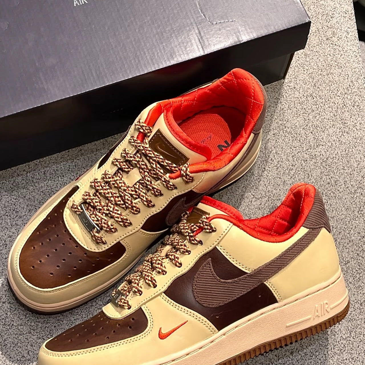 Nike Air Force 1 棕紅小勾 (HQ3447-222)