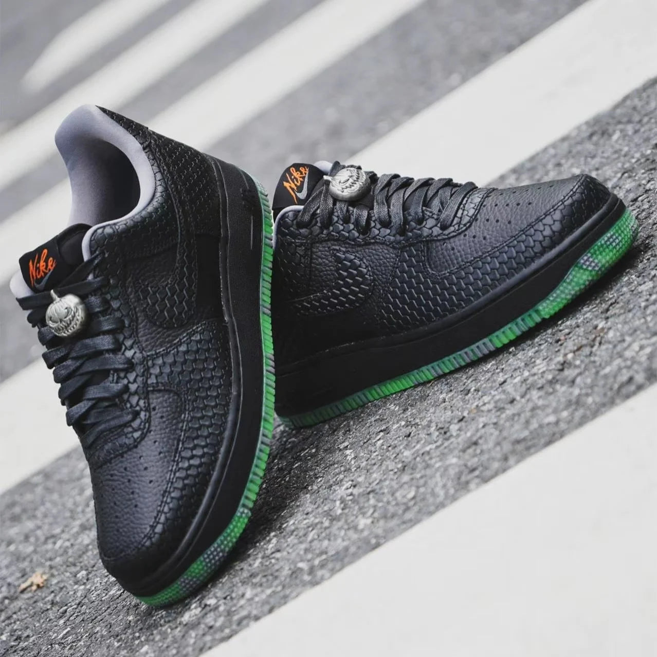 Nike Air Force Halloween 黑綠 (FQ8822-084)